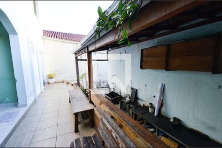 Casa à venda com 246m², 6 quartos e 4 vagas Casa à venda com 246m², 6 quartos e 4 vagasÁrea externa