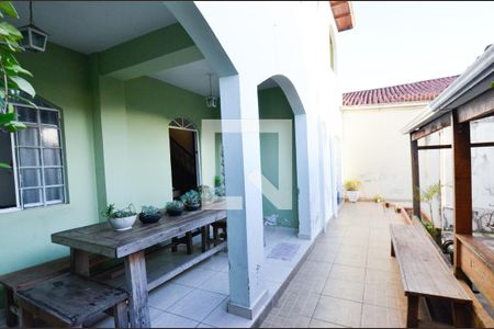 Casa à venda com 246m², 6 quartos e 4 vagas Casa à venda com 246m², 6 quartos e 4 vagasVaranda 2