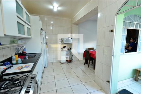 Casa à venda com 246m², 6 quartos e 4 vagas Casa à venda com 246m², 6 quartos e 4 vagasCozinha 2