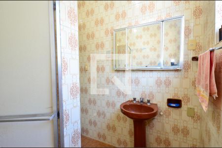 Casa à venda com 246m², 6 quartos e 4 vagas Casa à venda com 246m², 6 quartos e 4 vagasBanheiro social