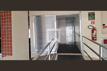 Apartamento para alugar com 77m², 2 quartos e sem vagaEntrada
