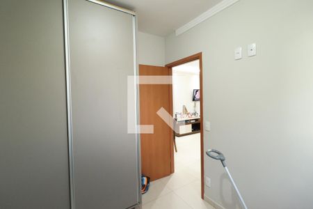 Quarto 1 de apartamento para alugar com 2 quartos, 80m² em Jardim Holanda, Uberlândia
