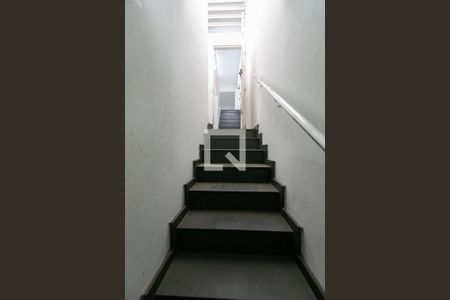 Casa para alugar com 200m², 3 quartos e 2 vagasEscada - Entrada