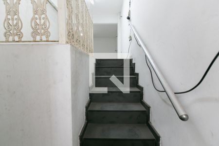 Casa para alugar com 200m², 3 quartos e 2 vagasEscada