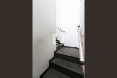 Casa para alugar com 200m², 3 quartos e 2 vagasEscada - Entrada