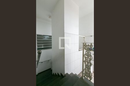 Casa para alugar com 200m², 3 quartos e 2 vagasEscada