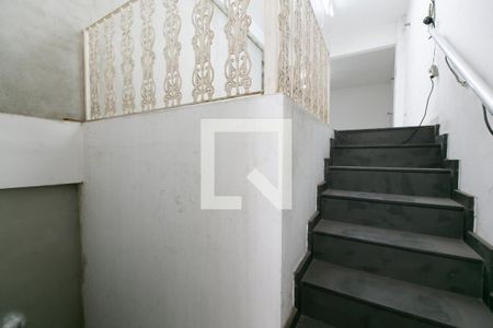 Casa para alugar com 200m², 3 quartos e 2 vagasEscada