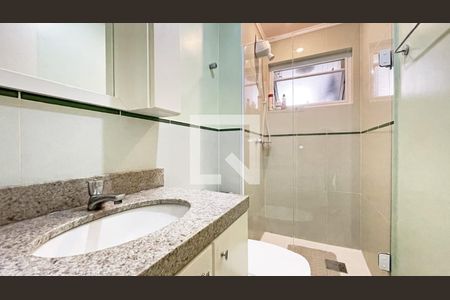 Banheiro de apartamento à venda com 1 quarto, 43m² em Boa Vista, Porto Alegre