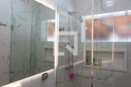 Casa de condomínio à venda com 422m², 4 quartos e 4 vagasBANHEIRO DA SUITE 1