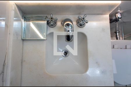 Casa de condomínio à venda com 422m², 4 quartos e 4 vagasBANHEIRO DA SUITE 1