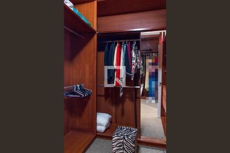 Casa de condomínio à venda com 422m², 4 quartos e 4 vagasCLOSET SUITE MASTER