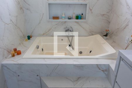 Casa de condomínio à venda com 422m², 4 quartos e 4 vagasBANHEIRO SUITE MASTER