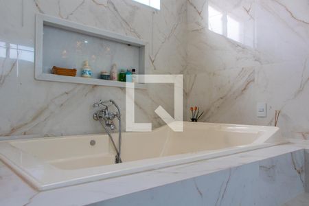 Casa de condomínio à venda com 422m², 4 quartos e 4 vagasBANHEIRO SUITE MASTER