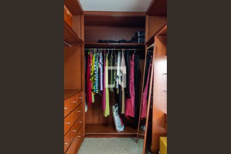 Casa de condomínio à venda com 422m², 4 quartos e 4 vagasCLOSET SUITE MASTER