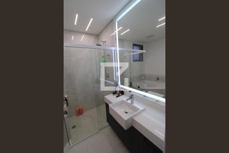 Apartamento à venda com 211m², 3 quartos e 3 vagasBanheiro da Suíte 1