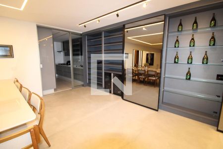 Apartamento à venda com 211m², 3 quartos e 3 vagasAdega