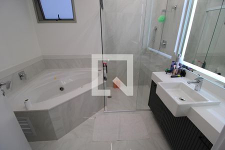 Apartamento à venda com 211m², 3 quartos e 3 vagasBanheiro da Suíte 1