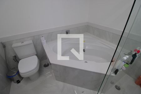 Apartamento à venda com 211m², 3 quartos e 3 vagasBanheiro da Suíte 1