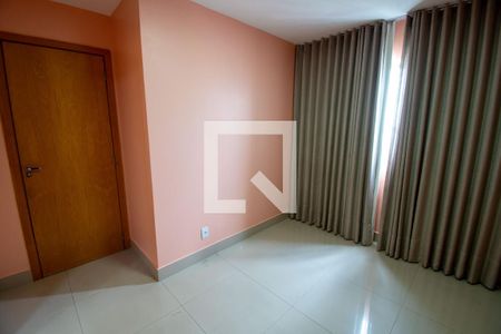 Quarto 2 de apartamento para alugar com 2 quartos, 58m² em Qi 20, Brasília