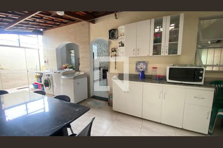 Cozinha de casa à venda com 6 quartos, 220m² em Nova Cintra, Belo Horizonte