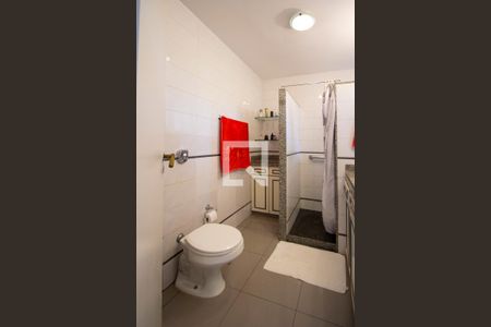 Casa de condomínio à venda com 340m², 6 quartos e 4 vagas Casa de condomínio à venda com 340m², 6 quartos e 4 vagasBanheiro da Suíte