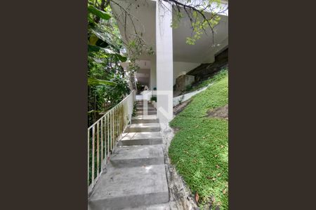 Casa de condomínio à venda com 340m², 6 quartos e 4 vagas Casa de condomínio à venda com 340m², 6 quartos e 4 vagasEntrada