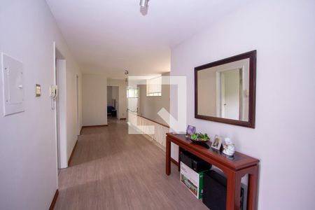 Casa de condomínio à venda com 340m², 6 quartos e 4 vagas Casa de condomínio à venda com 340m², 6 quartos e 4 vagasCorredor