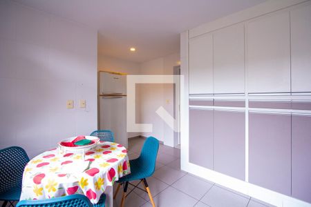 Casa de condomínio à venda com 340m², 6 quartos e 4 vagas Casa de condomínio à venda com 340m², 6 quartos e 4 vagasCozinha