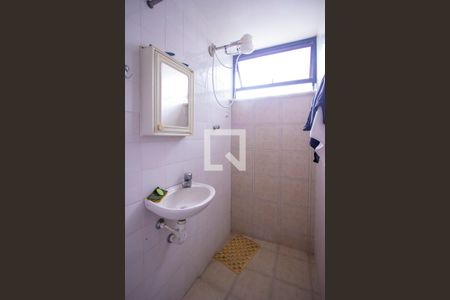 Casa de condomínio à venda com 340m², 6 quartos e 4 vagas Casa de condomínio à venda com 340m², 6 quartos e 4 vagasBanheiro de serviço