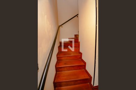 Acesso ao andar de cima de casa para alugar com 4 quartos, 120m² em Vila Suzi, São Bernardo do Campo