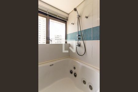 Apartamento à venda com 306m², 3 quartos e 6 vagasBanheiro - Quarto 1 e 2 - Chuveiro