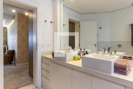 Apartamento à venda com 306m², 3 quartos e 6 vagasSuíte - Banheiro 2