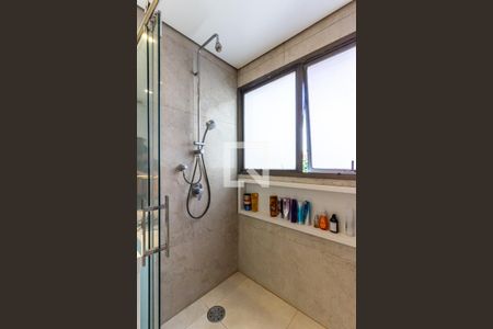 Apartamento à venda com 306m², 3 quartos e 6 vagasSuíte - Banheiro 2 - Chuveiro