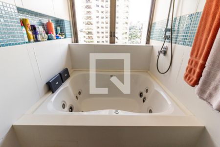 Apartamento à venda com 306m², 3 quartos e 6 vagasBanheiro - Quarto 1 e 2 - Banheira