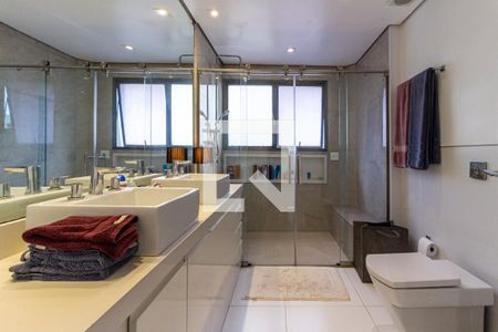Apartamento à venda com 306m², 3 quartos e 6 vagasSuíte - Banheiro 2