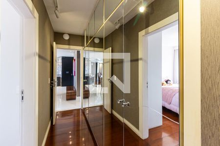 Apartamento à venda com 306m², 3 quartos e 6 vagasCorredor