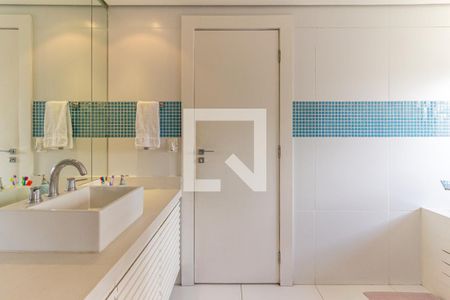 Apartamento à venda com 306m², 3 quartos e 6 vagasBanheiro - Quarto 1 e 2