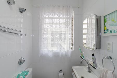 Casa à venda com 215m², 3 quartos e 2 vagas Casa à venda com 215m², 3 quartos e 2 vagasBanheiro de Serviço