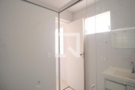 Banheiro da Suíte 1 de casa para alugar com 2 quartos, 174m² em Vila Aricanduva, São Paulo