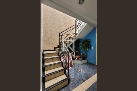 Escada de casa para alugar com 3 quartos, 140m² em Vila Bastos, Santo André