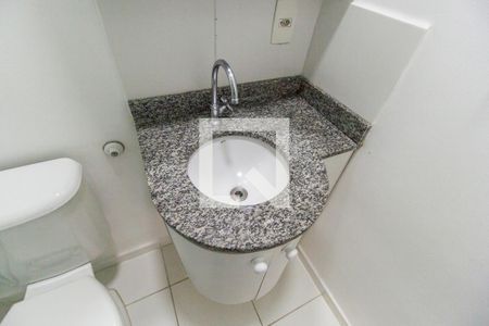 Apartamento para alugar com 60m², 2 quartos e 1 vagaDetalhe do banheiro