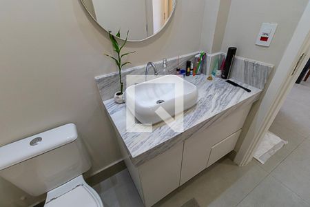 Banheiro de apartamento à venda com 1 quarto, 45m² em Centro, Campinas