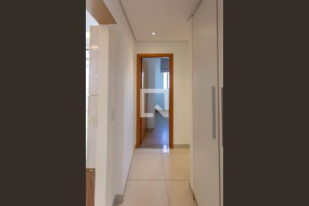 Corredor de apartamento para alugar com 3 quartos, 90m² em Liberdade, Belo Horizonte