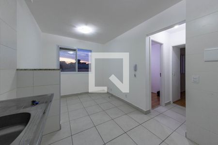 Sala/Cozinha/Área de Serviço de apartamento para alugar com 2 quartos, 32m² em Jardim Planalto, São Paulo
