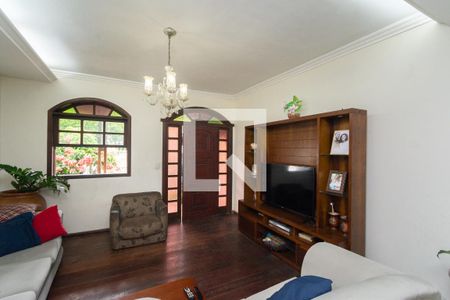 Sala de TV de casa à venda com 3 quartos, 360m² em Califórnia, Belo Horizonte