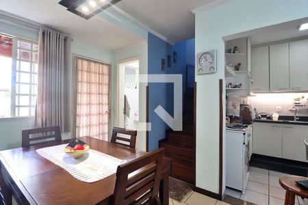 Sala de casa de condomínio à venda com 2 quartos, 80m² em Vila Metalurgica, Santo André