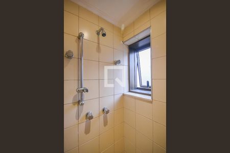 Apartamento à venda com 190m², 4 quartos e 3 vagasChuveiro do Banheiro da Suíte 2