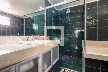 Apartamento à venda com 271m², 3 quartos e 3 vagasBanheiro Suíte 2 - Cobertura