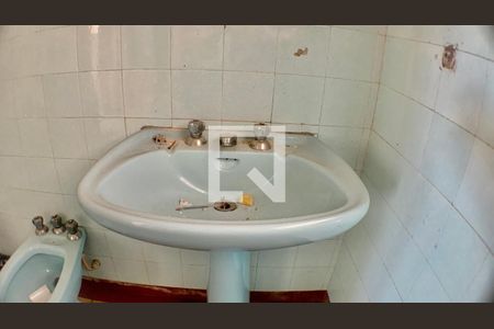 Casa à venda com 232m², 5 quartos e 2 vagasBanheiro