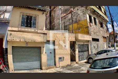 Casa à venda com 232m², 5 quartos e 2 vagasFachada